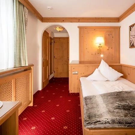 Hotel Almhof 4*