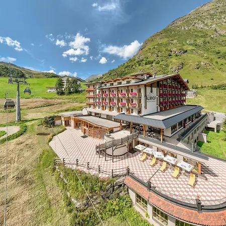 Hotel Almhof 4*