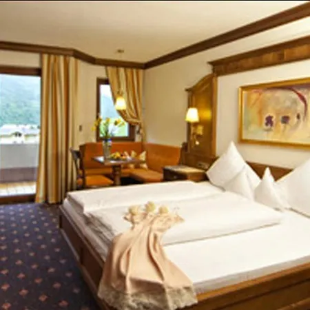 Hotel Almhof 4*