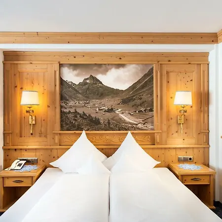 Hotel Almhof 4*